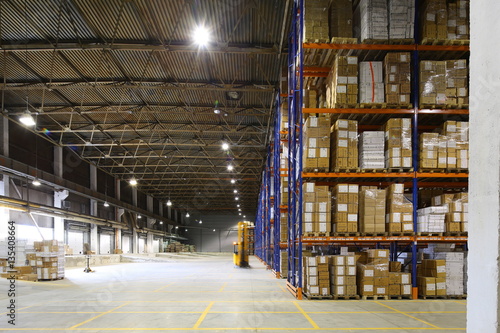 Εκτύπωση καμβά large storage room with shelves