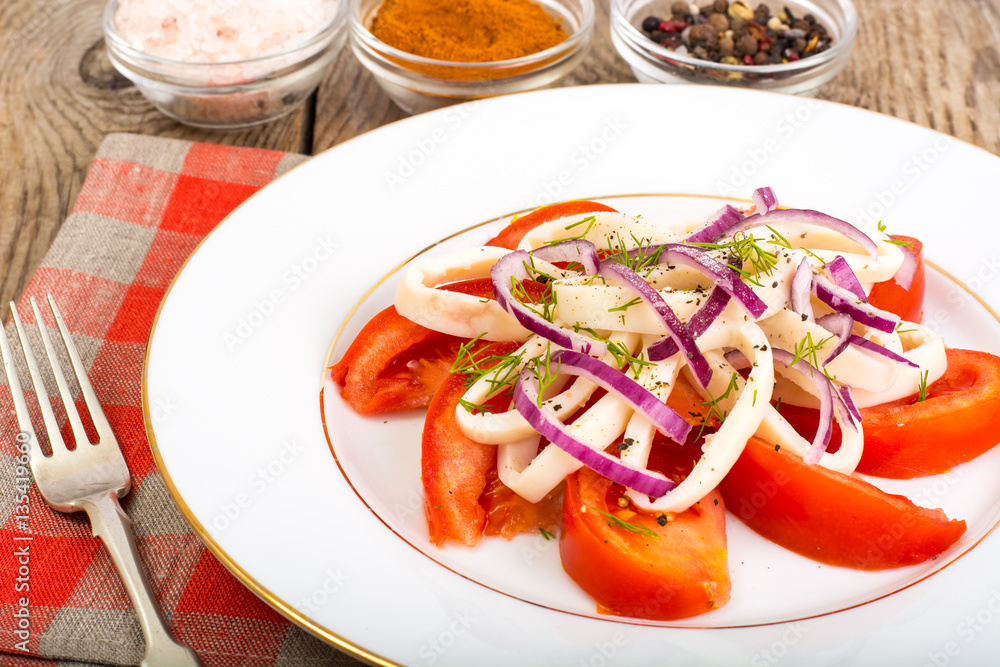 Salad with squid, tomato and red onion