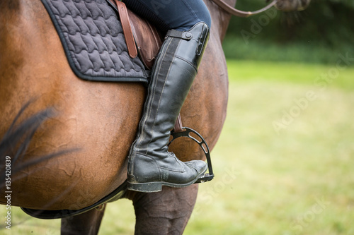 Billede på lærred Young Woman Riding Her Horse