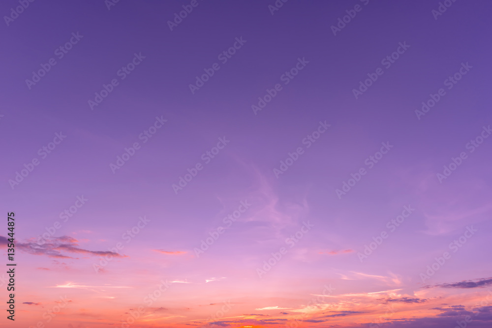 Fototapeta premium sunset sky background with the colors of rose quartz and serenity