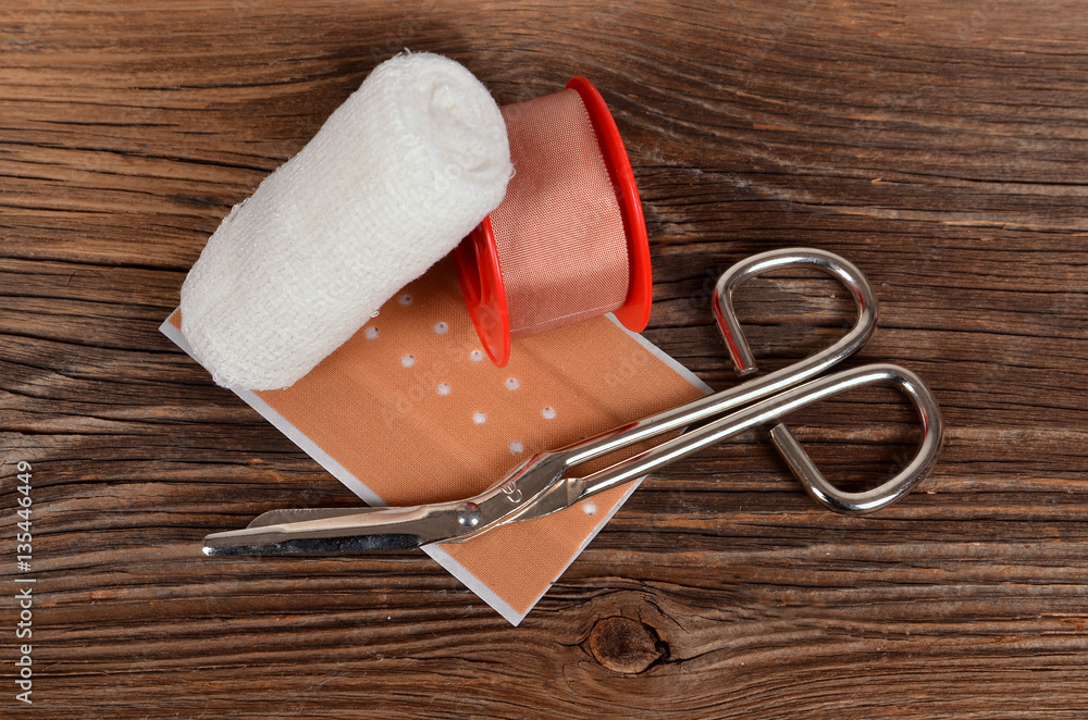 Erste Hilfe Kasten Stock-Foto | Adobe Stock