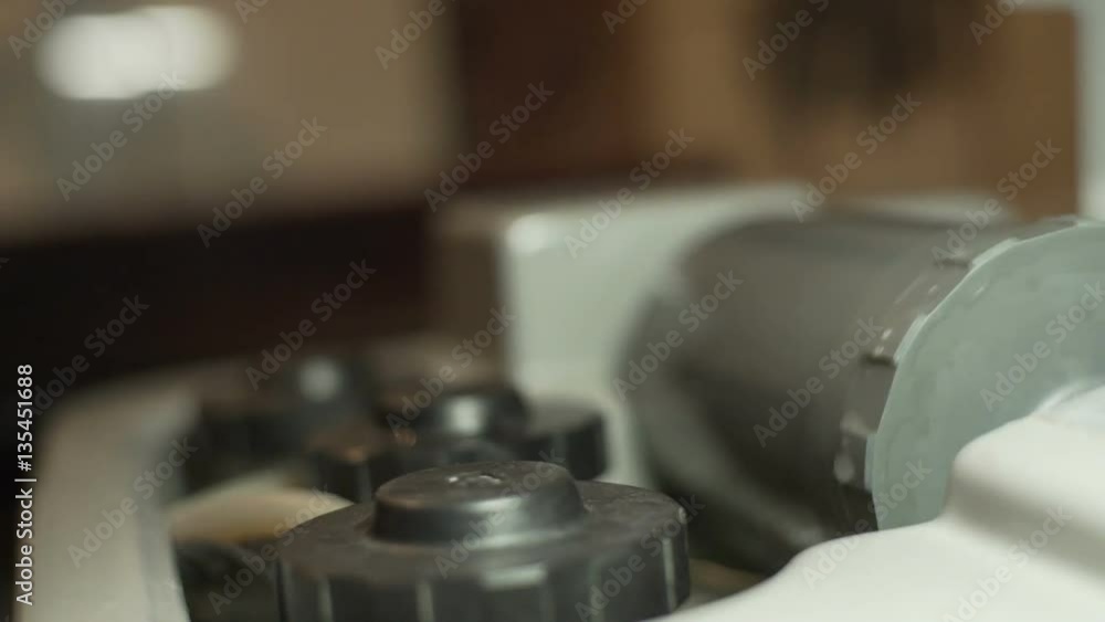 Rotating machine mechanism for developing photos Rotating machine mechanism for developing photos