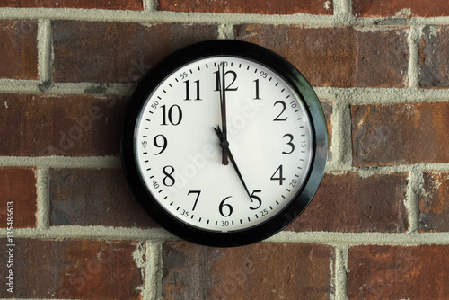 Clock 5 o'clock happy hour