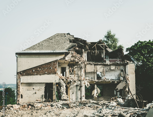 house demolition
