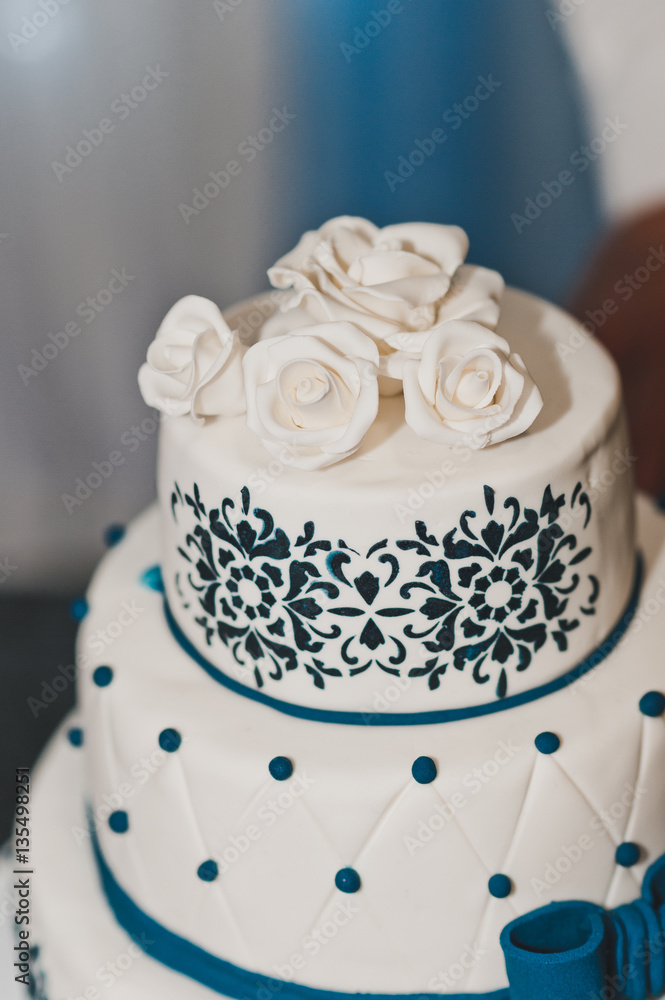 Cake with blue designs and roses 7680. Cake with blue designs and roses 7680.