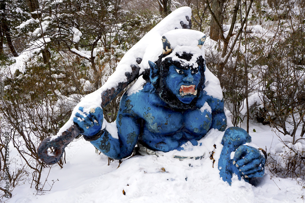 Obraz premium Blue giant myth sculpture at Noboribetsu onsen snow winter