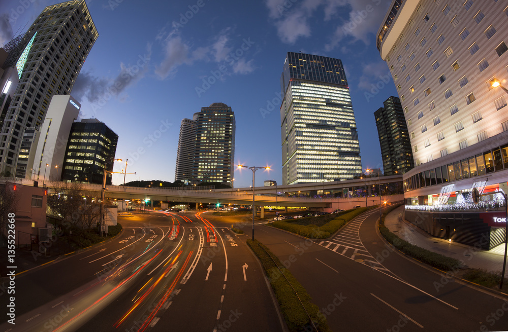 Fototapeta premium 東京 夜景 大都会の幹線道路が交差する 赤坂見附 港区
