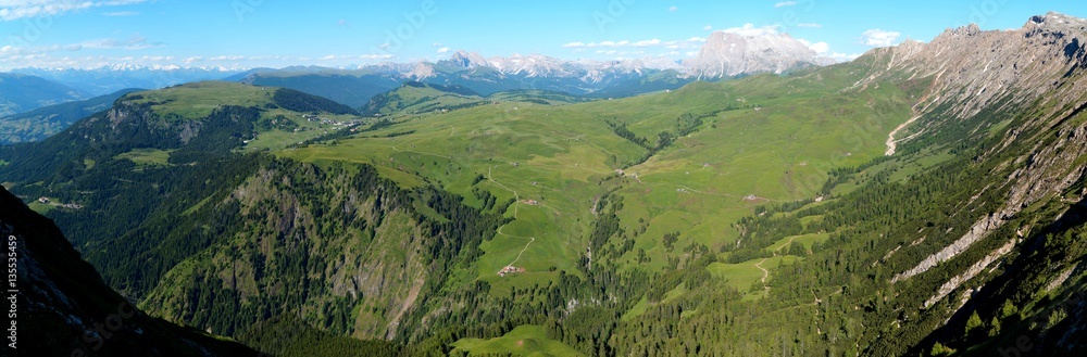Panorama Aussicht auf Seiser Alm Langkofelgruppe und bis Puez Geisler