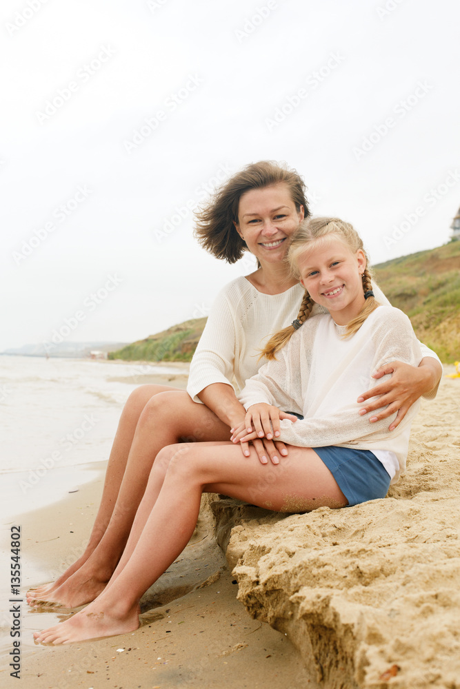 Fototapeta premium Happy family resting on a sandy beach