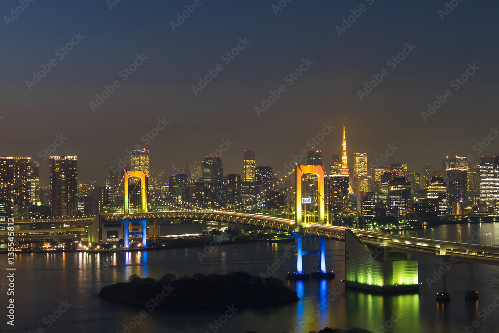 虹色 レインボーブリッジと東京タワー　夜景