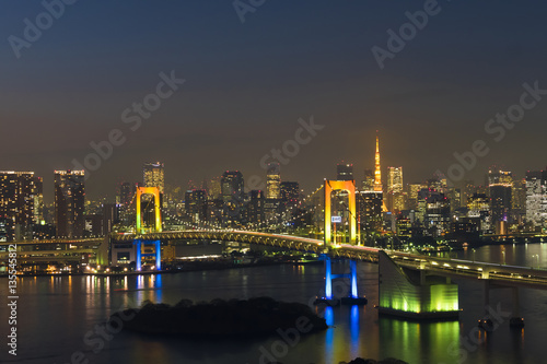 虹色 レインボーブリッジと東京タワー 夜景