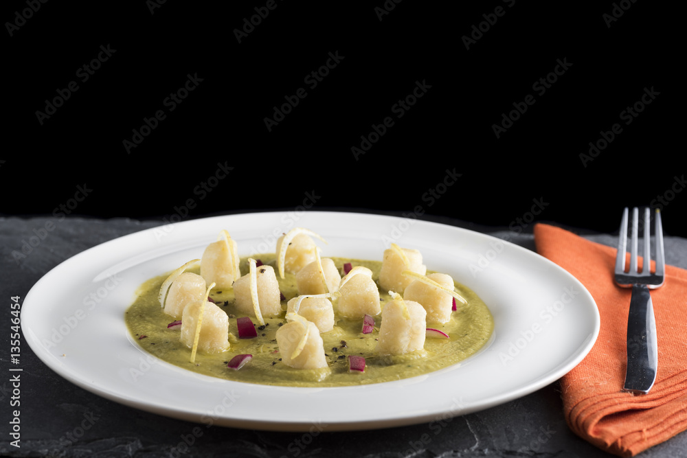 velvety green peas with dumpling, lemon and radicchio velvety green peas with dumpling, lemon and radicchio