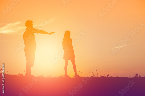 Couple silhouette breaking up a relation