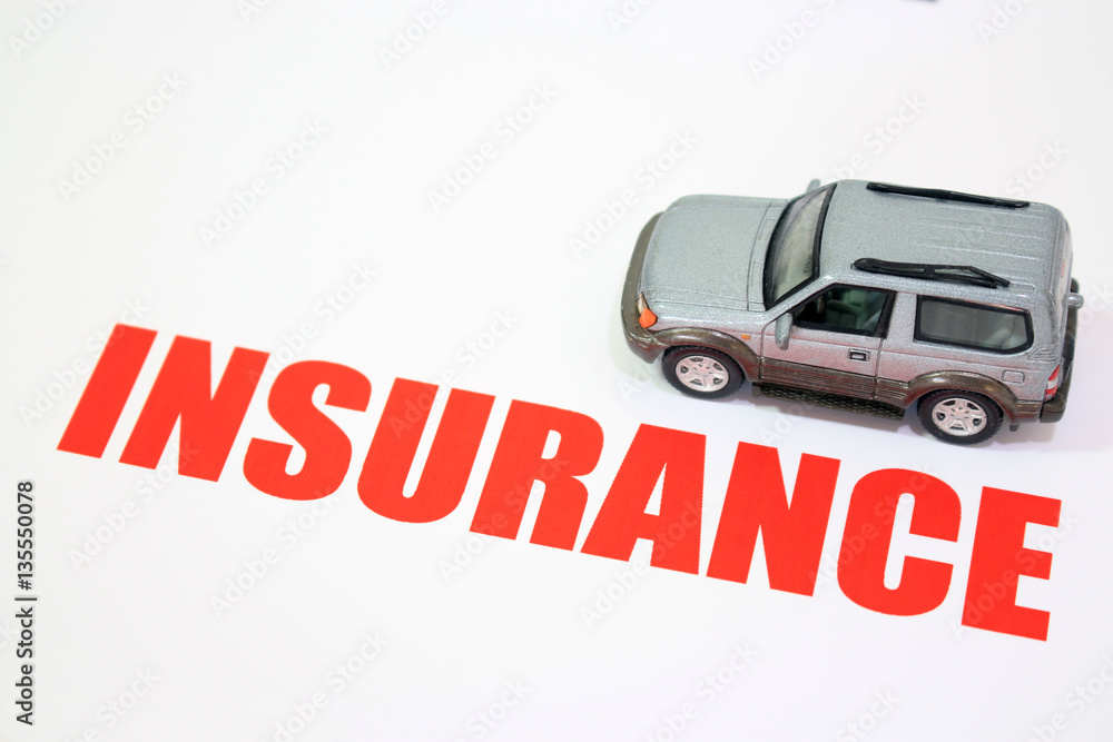 自動車模型と保険と白い背景 model of automobile, Insurance & white background