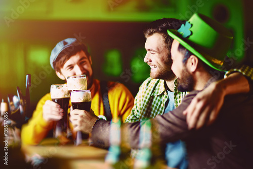 Fotografía Friends in Irish Bar