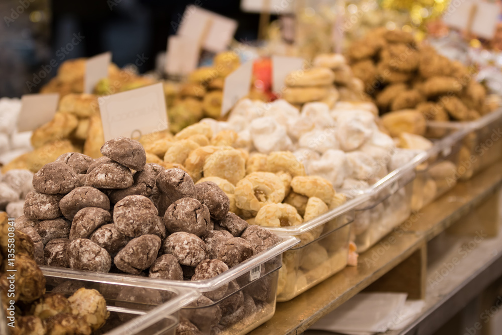 I dolci sul banco della pasticceria I dolci sul banco della pasticceria
