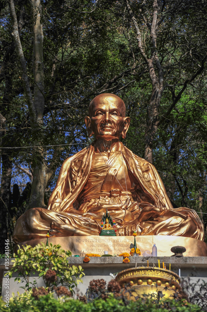 Obraz premium Kruba Srivichai Monument (The Buddhist Saint of Northern Thailand) at Wat Phrathat Doi Suthep - Chiang Mai, Thailand