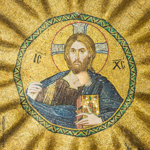 Obraz na płótnie Golden mosaic of Jesus Christ in a circle. Byzantine Mosaic of the pantocrator in Pammakaristos church or Fethiye museum w salonie