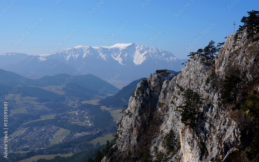 Fototapeta premium Aussicht auf den Schneeberg von der Hohen Wand