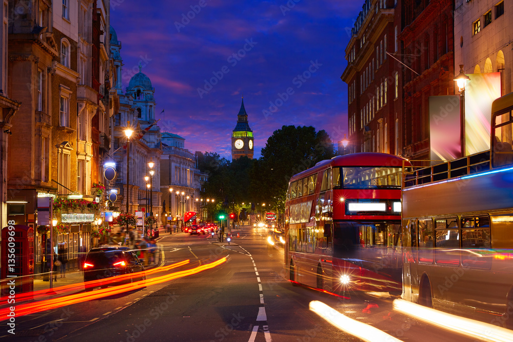 Fototapeta Londyn Big Ben z ruchu Trafalgar Square