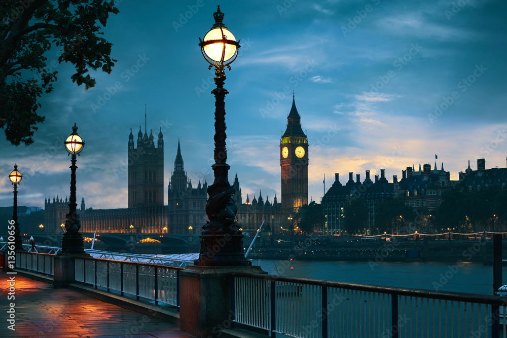Naklejka premium Londyn zachód słońca skyline Bigben i Thames