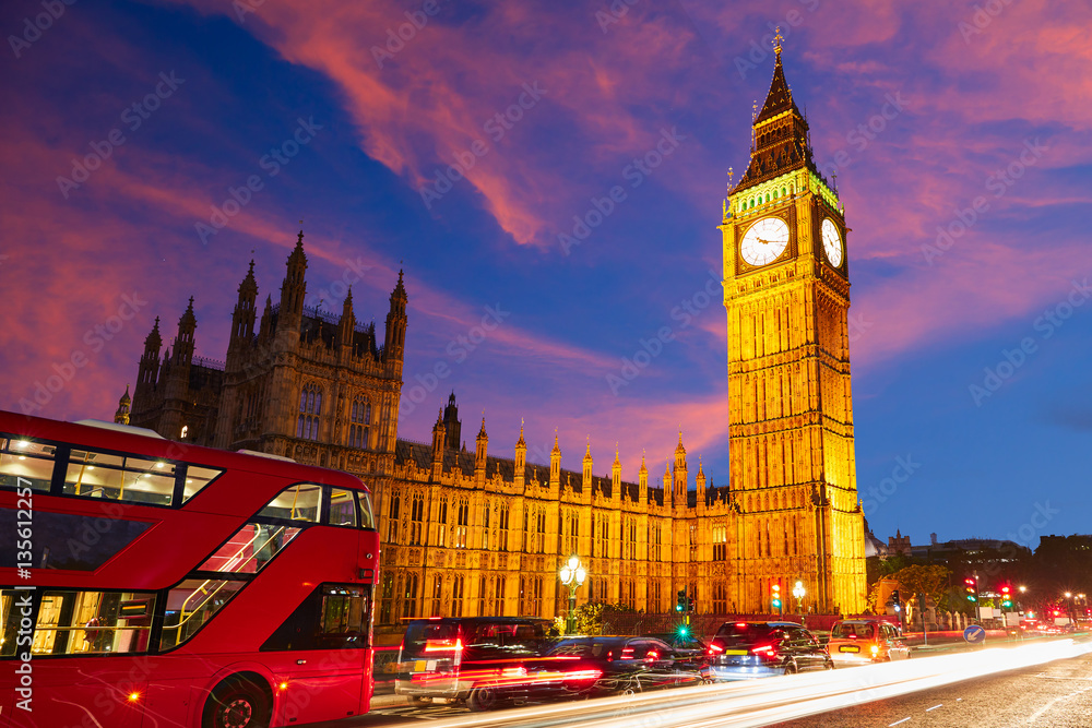 Obraz premium Big Ben Clock Tower with London Bus