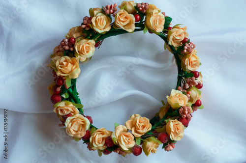 Floral round crown with pink rose