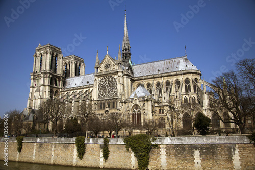 Notre Dame - famous Paris cathedral © Nino Pavisic