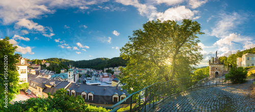 Tableau sur toile Panorama view of Karlovy Vary from U Tri Krizu Viewpoint