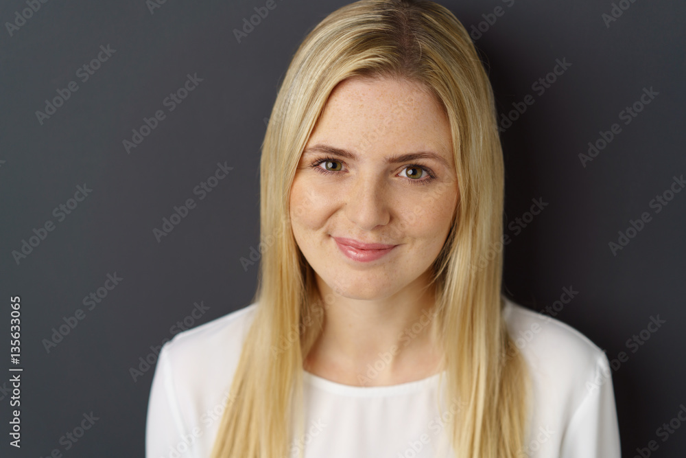 glückliche junge frau glückliche junge frau