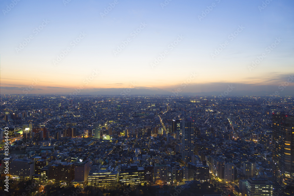 新宿から望む　眼下に広がる　西方面の街並　トワイライト　ワイド　八王子　相模原まで望む