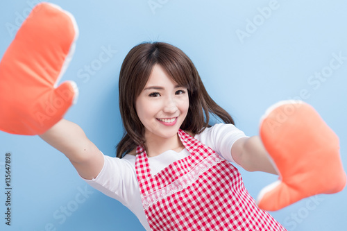housewife smile and wear gloves