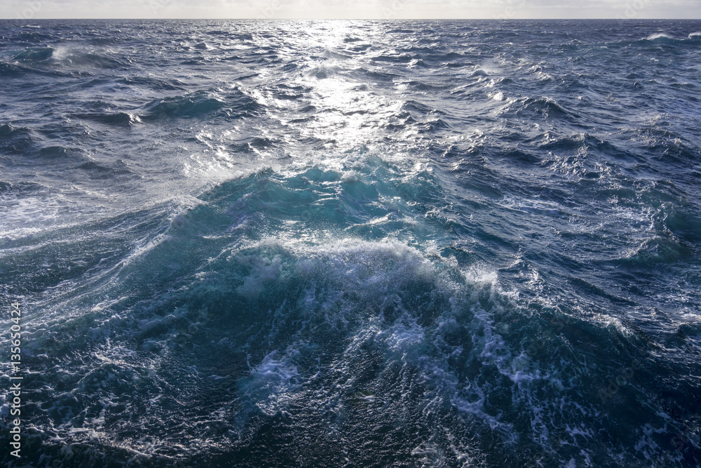 Rough turbulent ocean under reflective sun