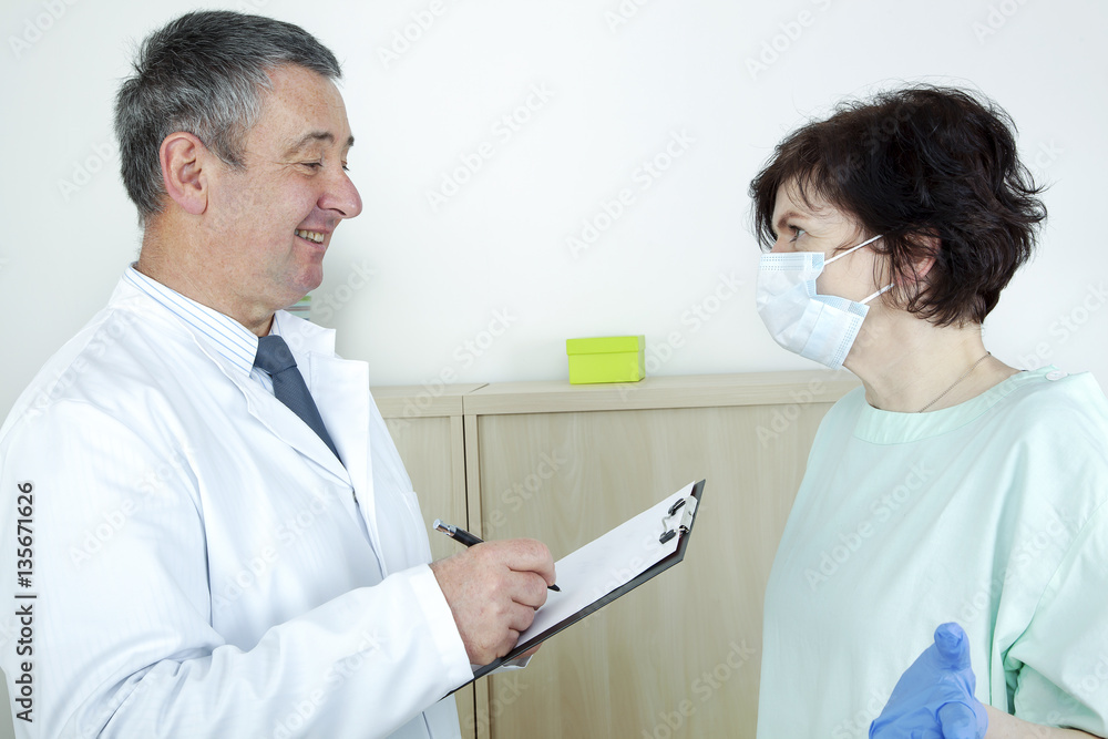 Obraz premium Doctor and doctor talk about medical record