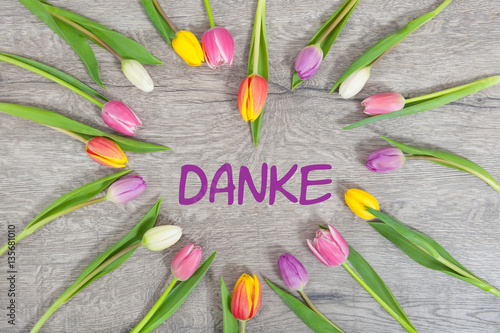 Fototapeta Naklejka Na Ścianę i Meble -  Herz aus Tulpen: Danke!
