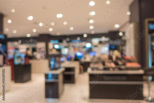 Cuadro en lienzo Abstract blur the cosmetics in department stores.