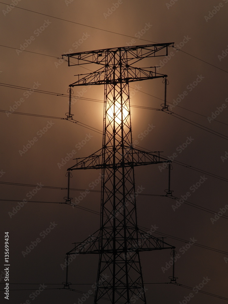 Fototapeta premium 高圧電線の鉄塔
