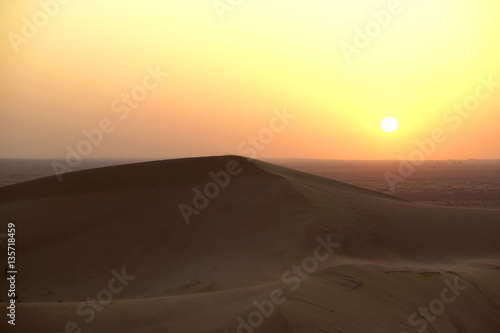 Sonnenuntergang in der W  ste bei Dubai  Vereinigte Arabische Emirate  Naher Osten