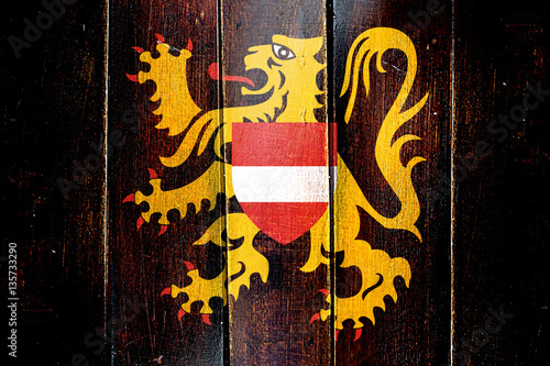 Photos Vintage flemish brabant, vlaams brabant flag on grunge wooden pa