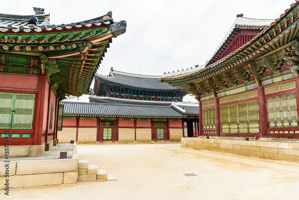 Fototapeta premium Building complex Gyeongbokgung Palace in Seoul