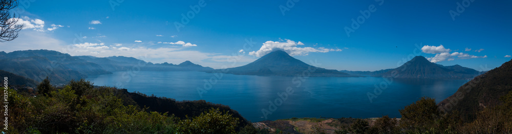 Fototapeta premium Panorámica de Lago de Atitlán