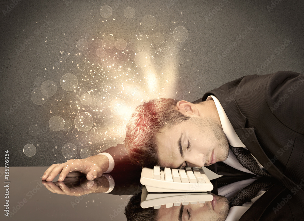 Obraz premium Angry businessman with lights and keyboard