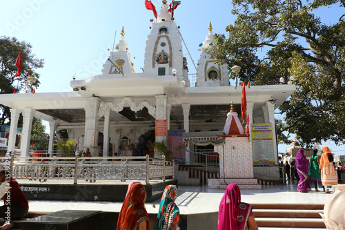 Khajrana Ganesh temple was established in 1735 by Ahilyabai Holkar belonging to the Holkar dynasty of the Maratha Empire. It is believed that all the wishes will be fulfilled after praying here. Large photo