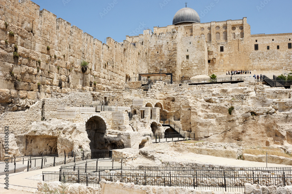 Fototapeta premium Ancient walls of the old city in Jerusalem