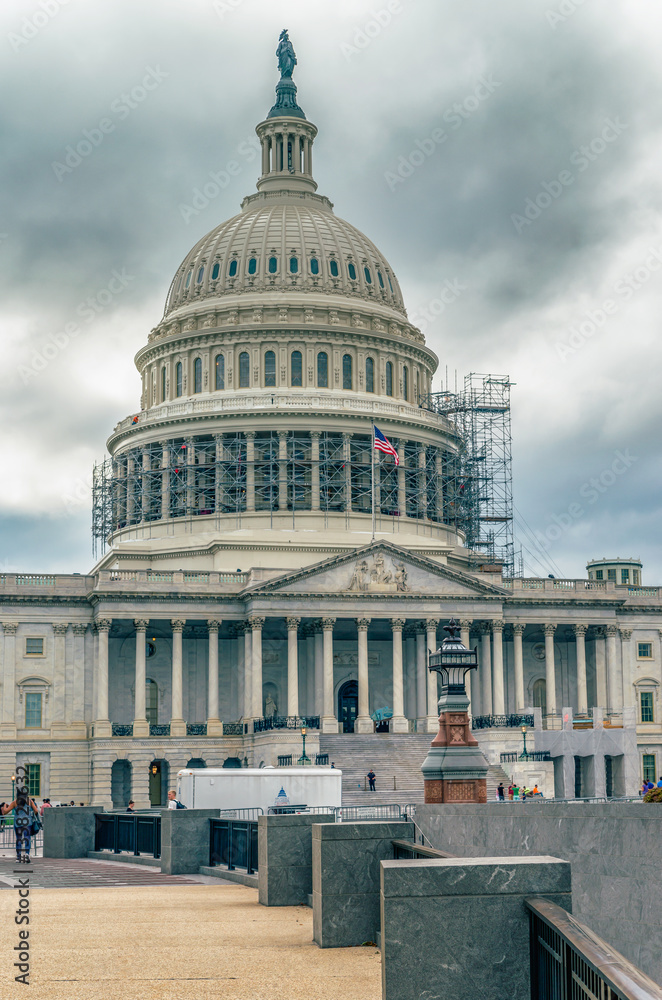 Obraz premium WASHINGTON DC, USA The United States Capitol view from the street. In 2014, scaffolding was erected around the dome for a restoration project scheduled to be completed by 2017. 