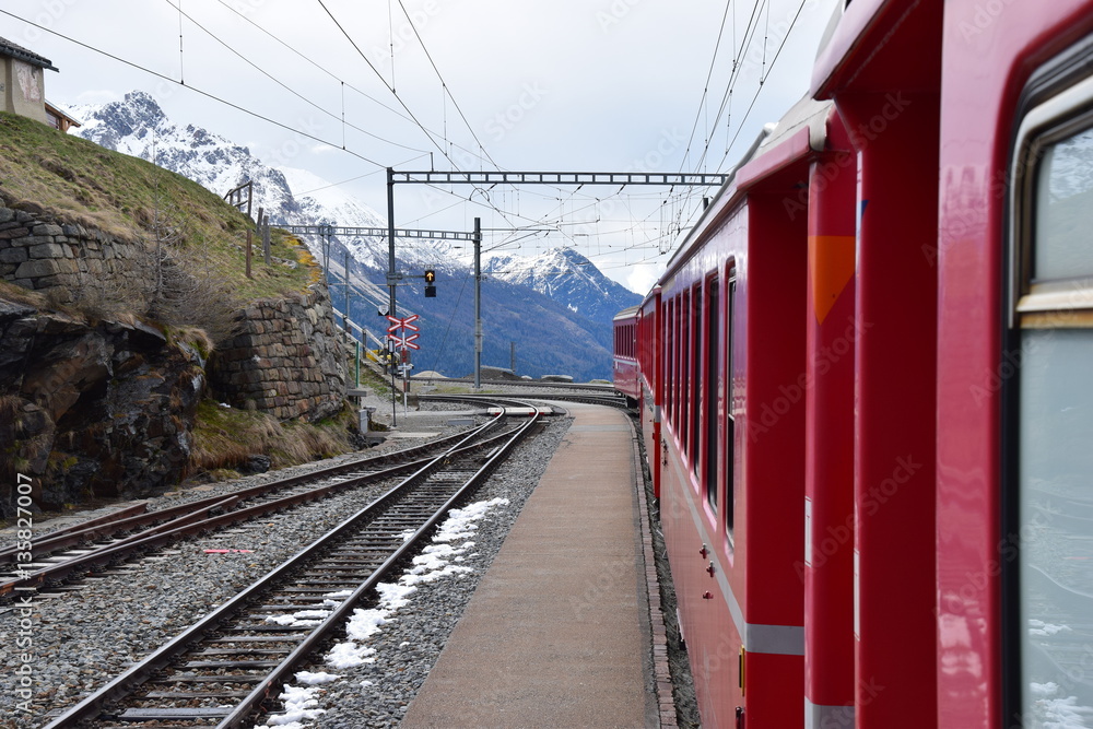 Fototapeta premium Trenino Rosso del Bernina 2