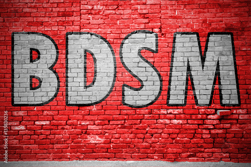 BDSM Ziegelsteinmauer Graffiti