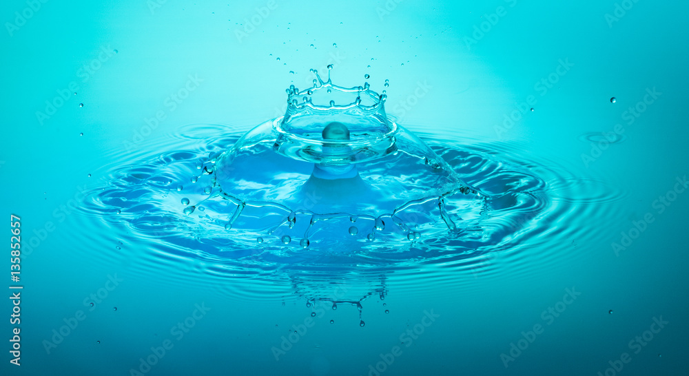 Highspeedtropfen in Blau