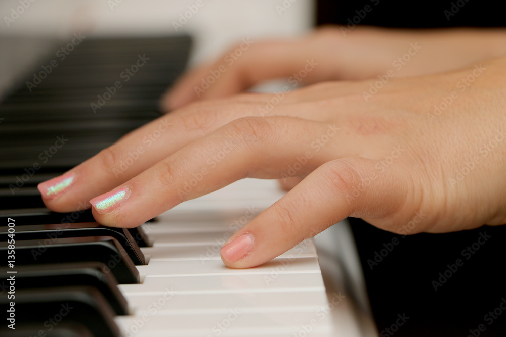 Obraz premium Close-up piano, white and black keyboard