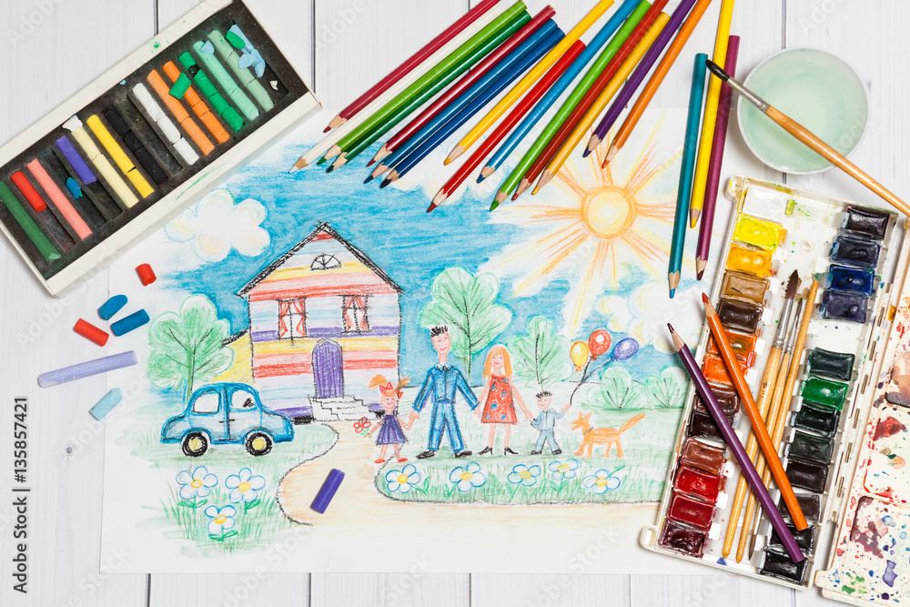 Naklejka premium Hand drawn Bright Childrens Sketch With Happy Family, House, Dog, Car on the Lawn with Flowers with lying flat pencils, paints and pastel - concept of children creativity, close up top view